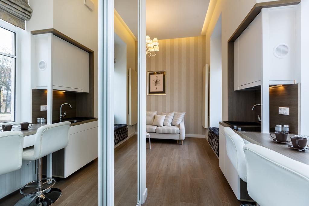 Center Avenue Apartment *
