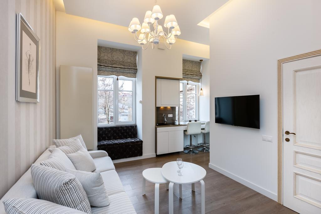 Center Avenue Apartment *
